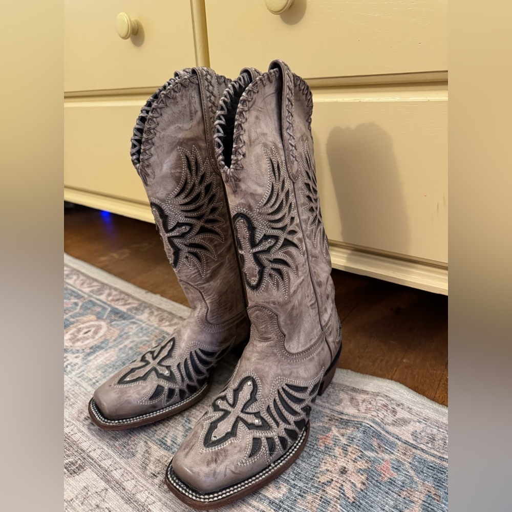 Women's Western Boots in Gray and Black - Picture 2 of 3